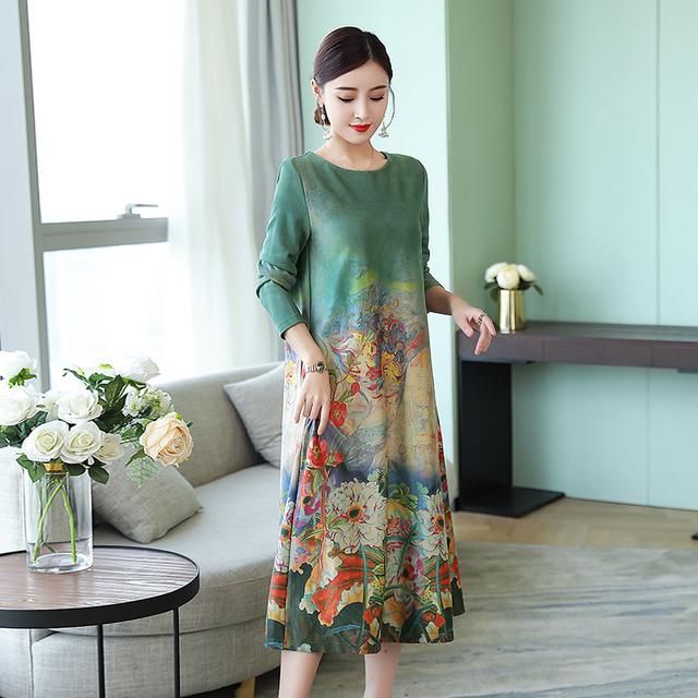 47岁表姐真时髦！尤其穿这“改良旗袍”秋裙，连我都甘拜下风