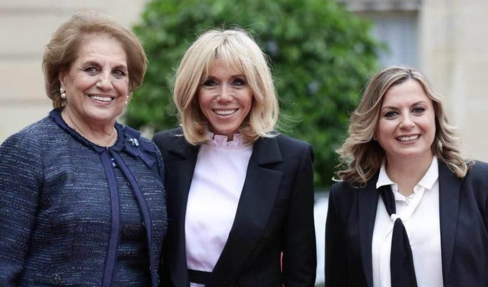 法国第一夫人总是素颜出门，头发凌乱，网友：法国没发型师了吗？