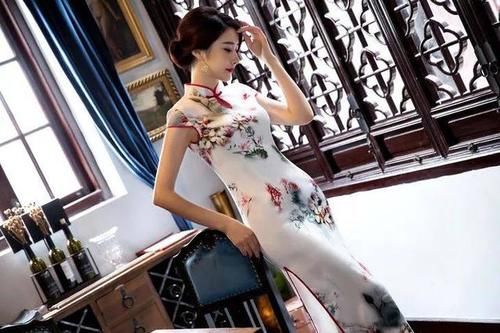 穿这袭旗袍,做花一样香气四溢的女人!