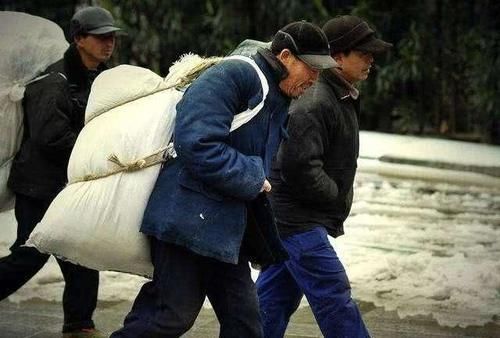  啃老：“奔六”的农村人，最怕遇到以下两件事，希望你没有