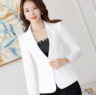 女人个子矮不要怕，现流行小西装+小脚裤，显瘦又显高白领范十足