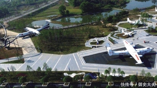 全世界最“不可思议”的小镇，出门只能开飞机，豪车只能来买菜