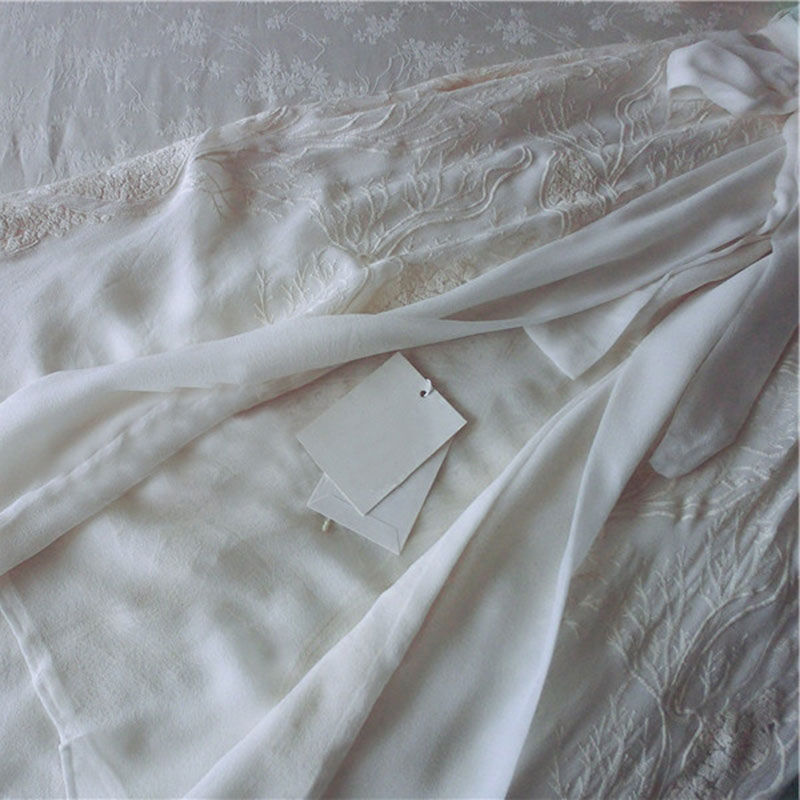 为什么外国女人睡觉非要穿睡袍不穿睡衣，看看下图，你就知道了