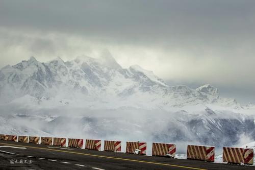 黑白诗画——色季拉山雪中观南迦巴瓦