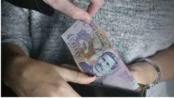 假疫苗续：受害者可免费续种合格疫苗；明星税率将翻14倍；NZ税务