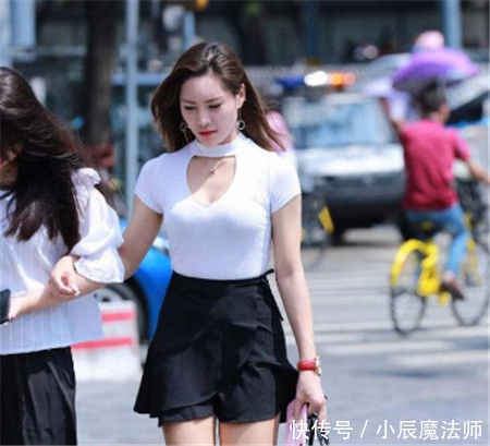 『女人味』街拍:柔美娇俏的小姐姐,唯美的穿搭很动人,非常有女人味