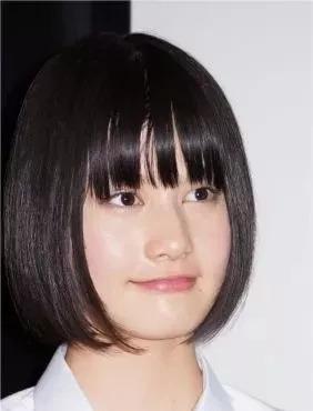 今年最火的“缩脸短发”，让脸小到不行