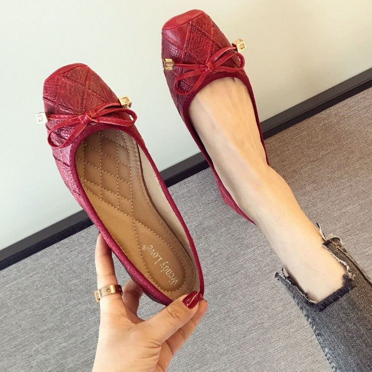 妹子，累脚的高跟鞋别穿了，今秋流行这样的女鞋，优雅大方不累人