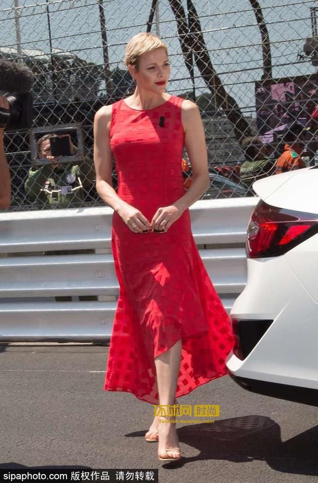 四十岁的摩纳哥夏琳王妃 一年四季都很会穿