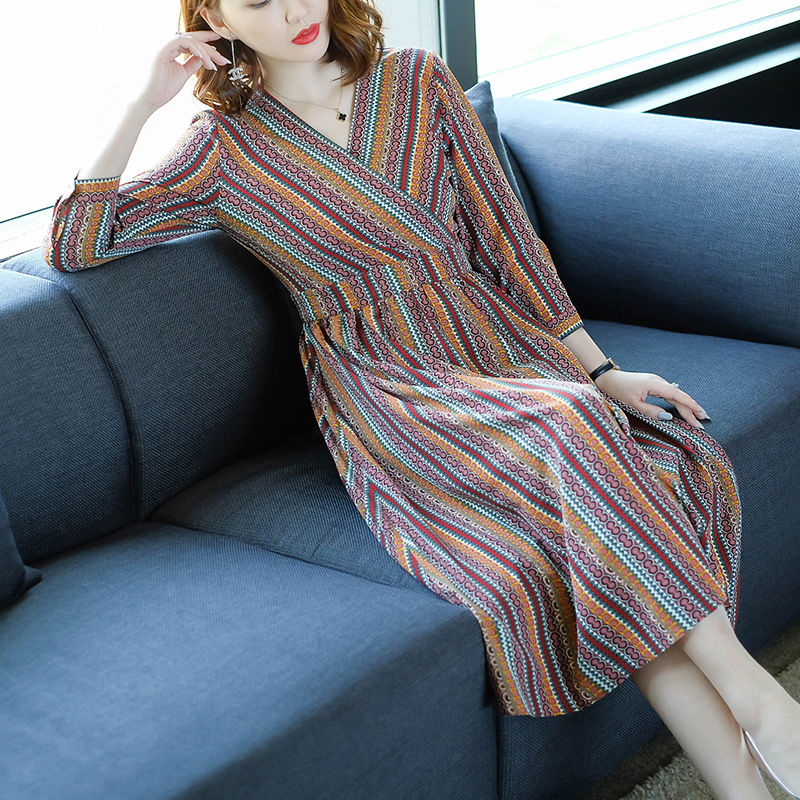 大热的天，建议40-55岁女人尽量多穿裙子，少穿裤子，洋气