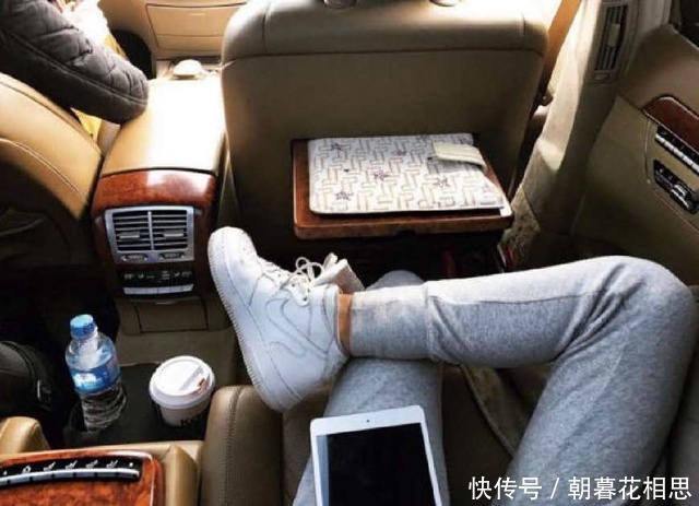 国外美女富二代疯狂刷社交平台炫富-完爆