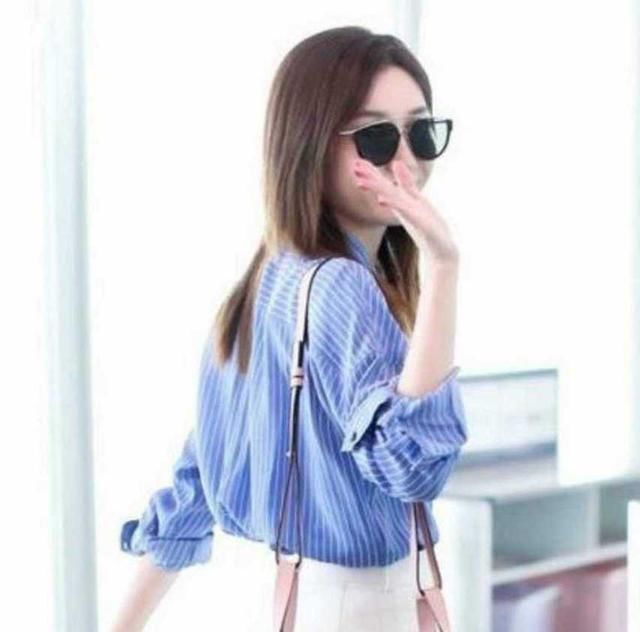 江疏影机场一身穿搭清新脱俗，网友：这双腿简直和短裤一个颜色了