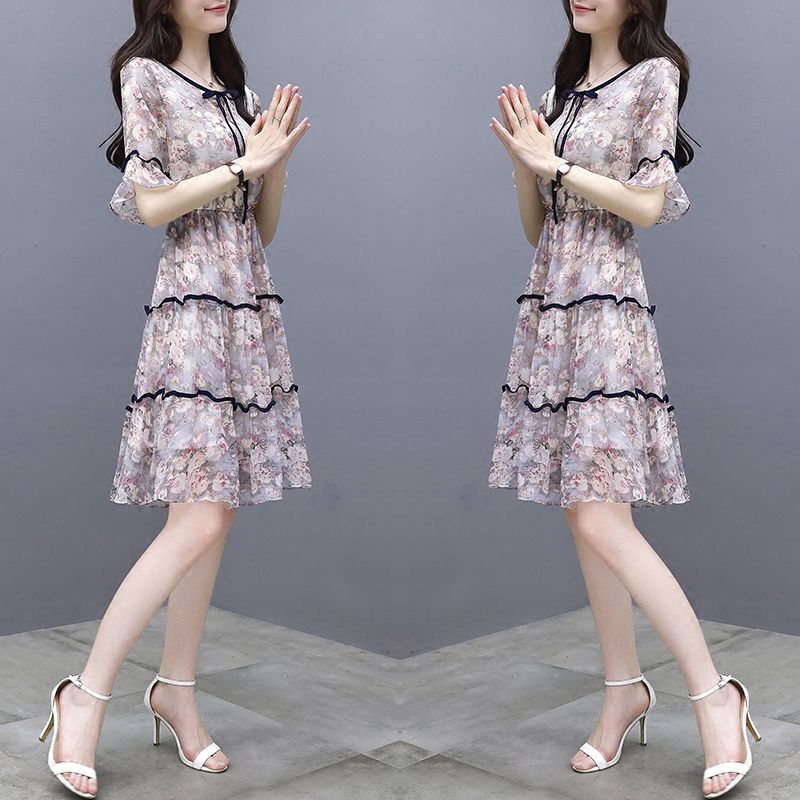 70后女人别打扮太土，试试当下巨火的连衣裙，男人百分百心动