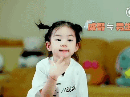 戚薇3岁女儿霸占热搜，化身新晋美妆博主，承认吧你还没一个孩子