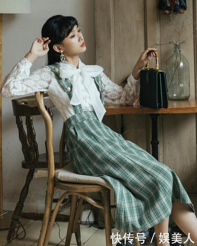 #下半身搭配#扔掉你的卫衣吧!今春流行“法式衬衫+半身裙”,气质优雅很高级