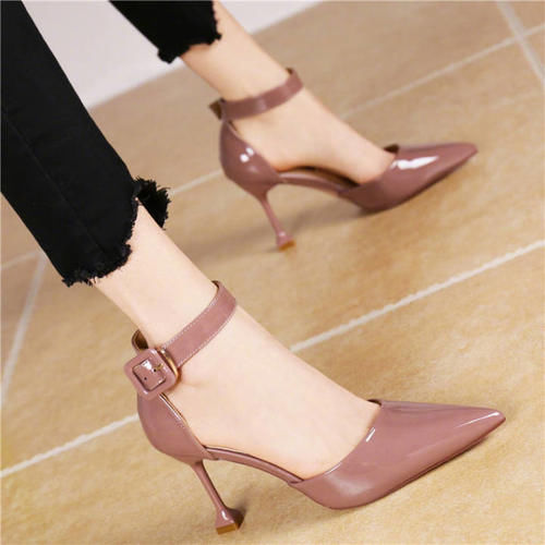 纤纤玉足美不够,还差一双细高跟