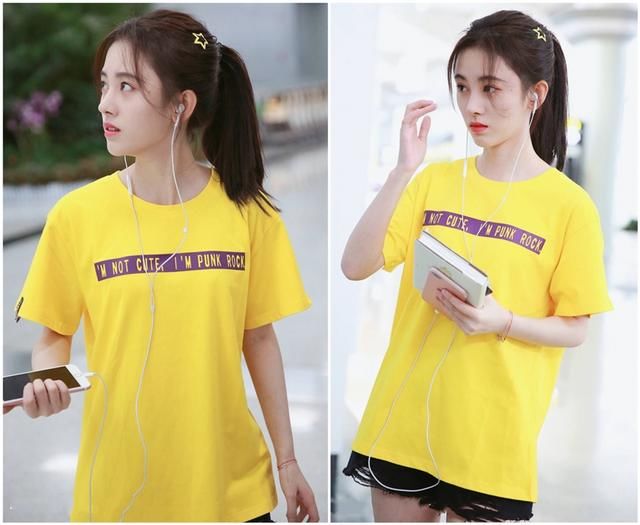 沈月鞠婧祎机场同穿黄色T恤牛仔短裤，网友：一个美女一个村姑！