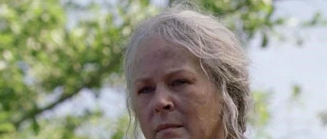 《行尸走肉》第十季:卡妈心有仇恨,弩哥不离不