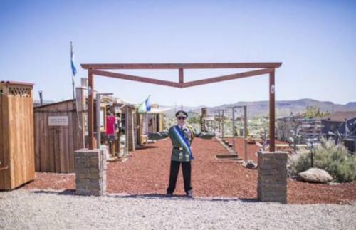 此国领土2.5万平方米,仅32个居民却五脏俱全,游客只能待三小时