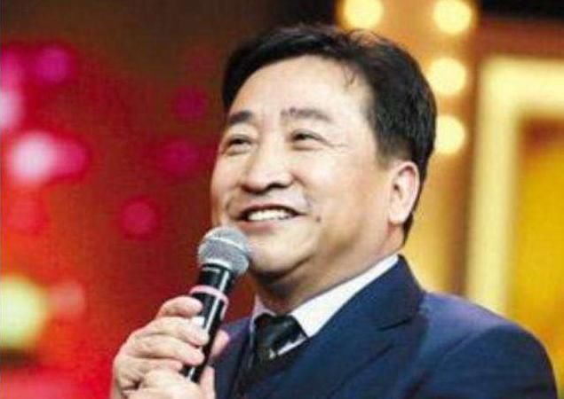  『有人』当吴亦凡遇到姜昆：一个喝水有人伺候，一个穿着低调像工作人员