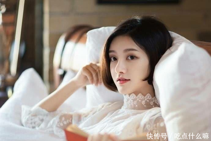 王思聪前女米咪为拍抖音阻拦公交正常运行,遭香港网友痛斥