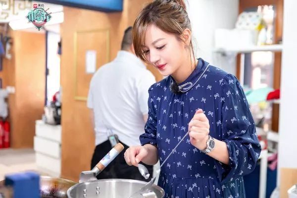 吸睛| 《中餐厅2》不止有美食，少女心配饰的神奇法则了解一下!