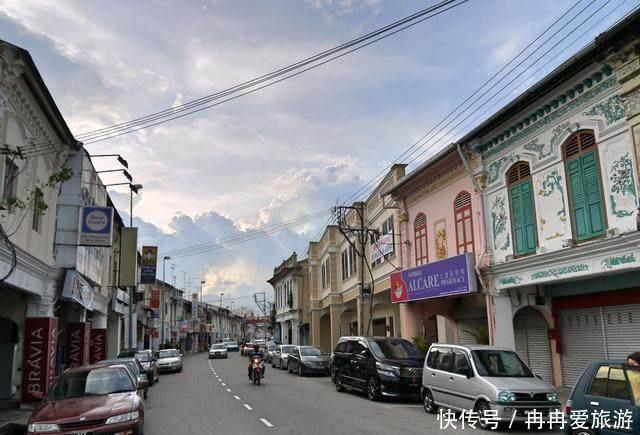 一个名字比中国还要中国的外国城市, 因一道海峡举世闻名！