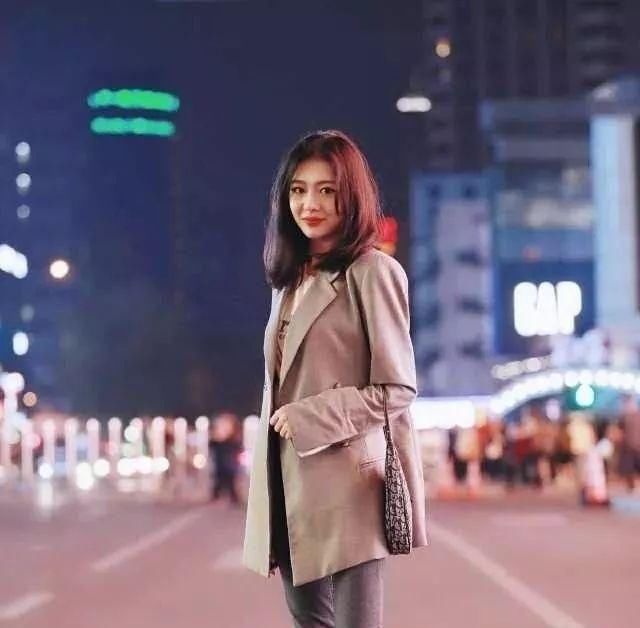  『色牛仔裤』牛仔裤简约不失潮流感，舒适百搭有魅力，甜美知性充满韵味！