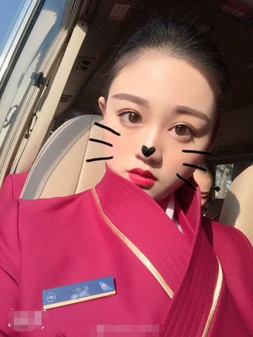 在飞机上，空姐为什么都要穿“短裙制服”，竟还有这个理由