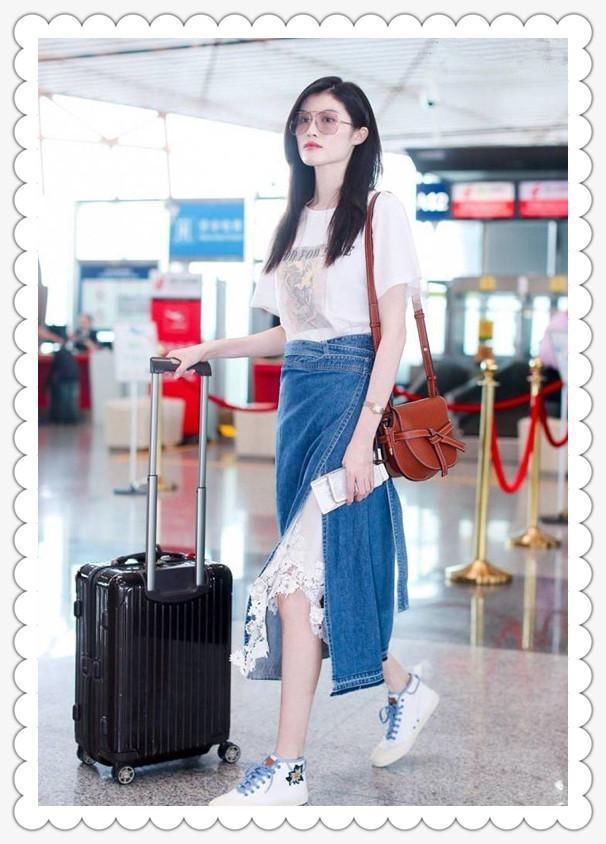 没有何穗的身材真别穿牛仔裙，像林志玲这样勒出大宽胯就尴尬了！