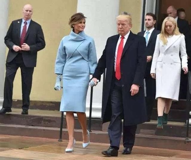 各国第一夫人穿高跟鞋，气质优雅尽显女性美，网友：英拉最迷人！