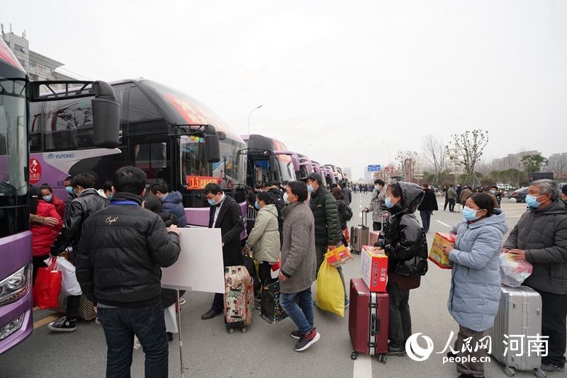  工作■河南483名务工人员集体乘车赴浙江上班