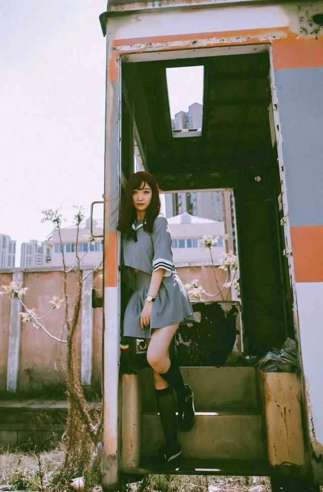  潮牌@SNKR Girls送鞋丨男友衬衫、潮牌、球衣...性感又会搭，就是这期球鞋女生们！4.20-4.26