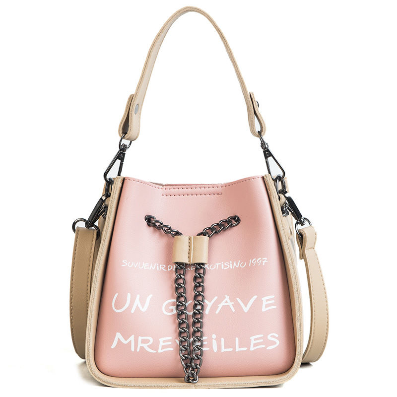 出门旅游看见好多美女都背了这样的包，稀罕坏了，一回来就下手了