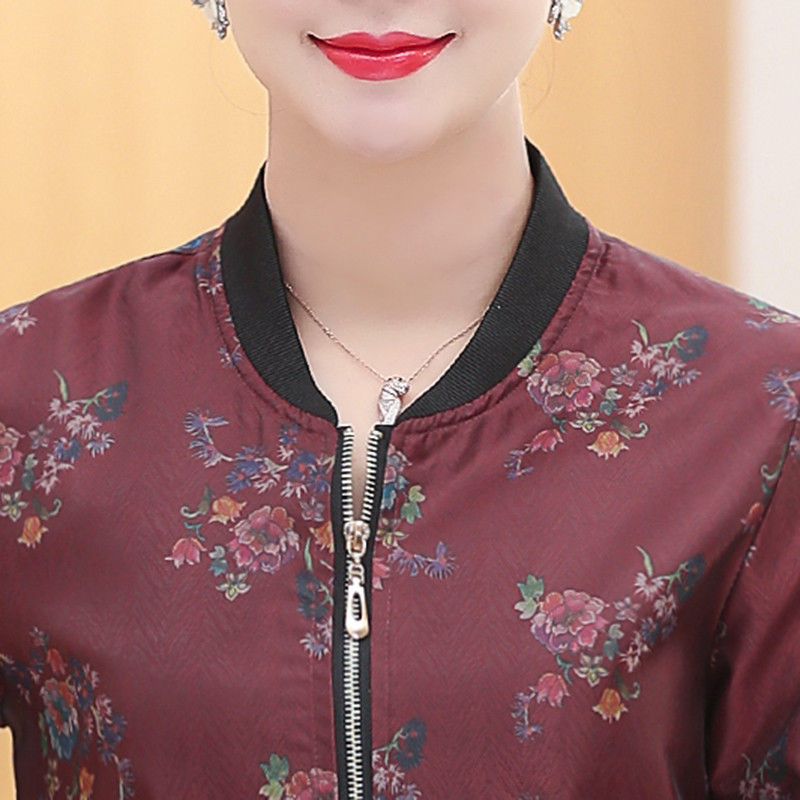 看完这些时髦的上衣，风衣妈妈都不想穿了，太洋气又减龄