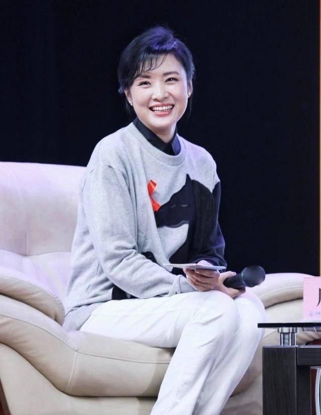 #身型#周涛真是“优雅女神”!带火各种简单搭配,都51岁还那么惊艳