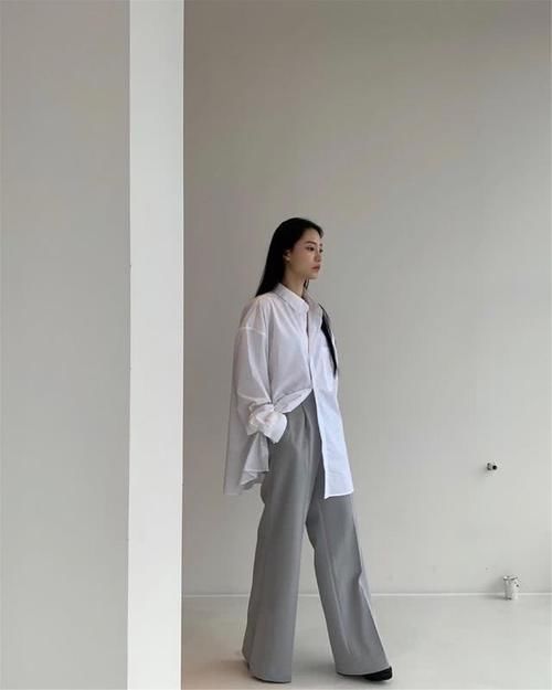  「不想」春夏不想穿裙子？试试这3款时髦裤装，显瘦又拉风，变身酷女孩
