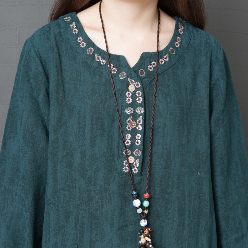 老婆不算漂亮，但很会打扮!入秋一身棉麻+白鞋，都夸她年轻貌美