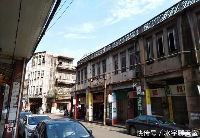 东莞面积最小的镇, 拥有地铁站和火车站, 是广东四大名镇之一