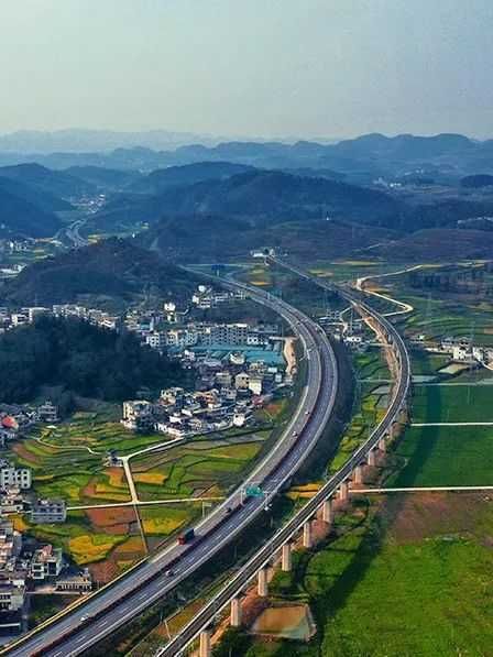  日前■瓮马铁路计划5月30日前开通！贵州首条自建自营地方铁路有新进展