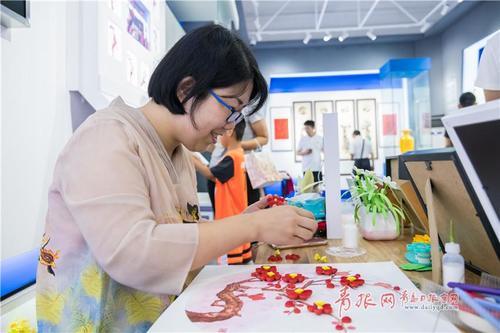 探访青岛衍纸艺人姜岩：妙纸生花