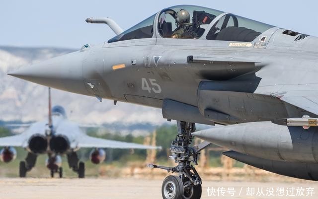  【兵器】法国海军独享兵器，成本高达7900万欧元，最贵的阵风战斗机