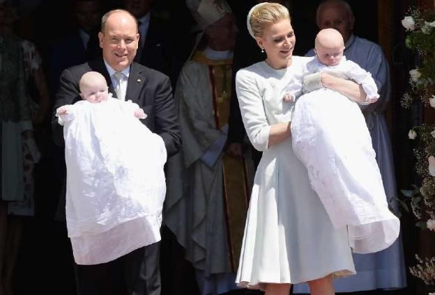 各国王妃抱娃接受洗礼，凯特王妃优雅迷人，索菲亚王妃气质撩人！