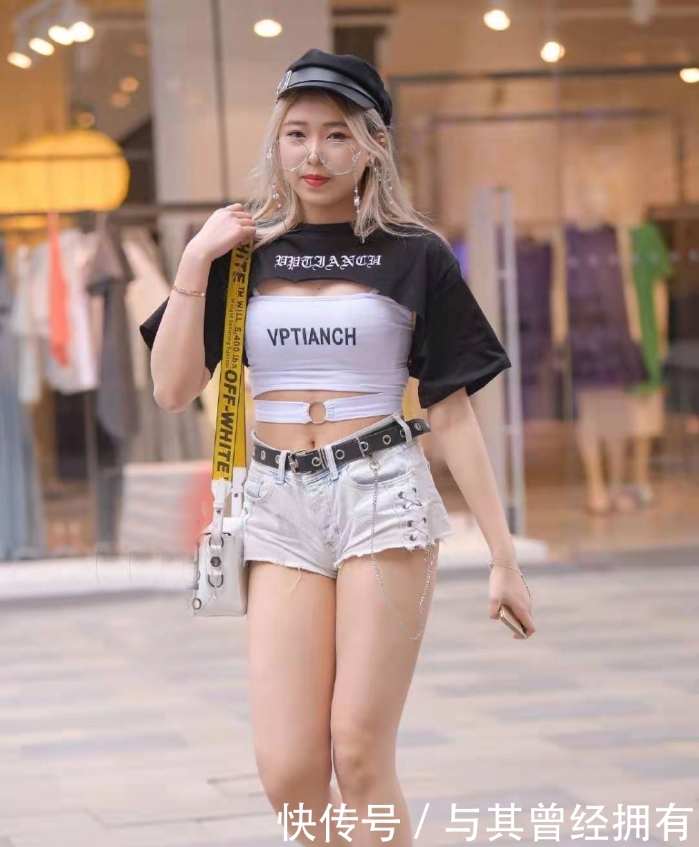  黑白色|非常精致的小仙女穿搭，吊带设计的T恤+牛仔短裤，充满青春活力感