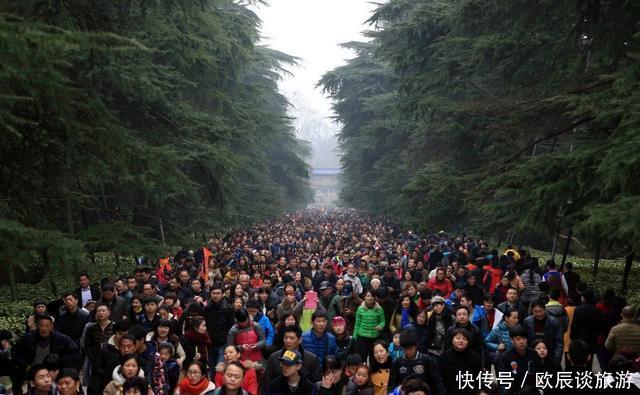 中国最了不起城市，人口7万不到，游客300万，年收入近40亿