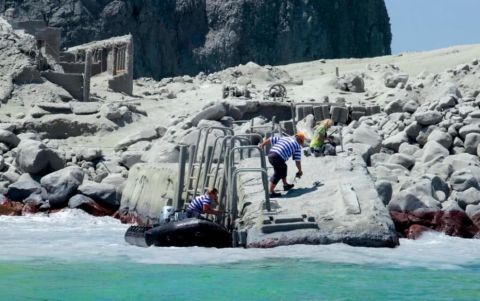 新西兰怀特岛火山随时会喷发，游客为何还要冒死上？