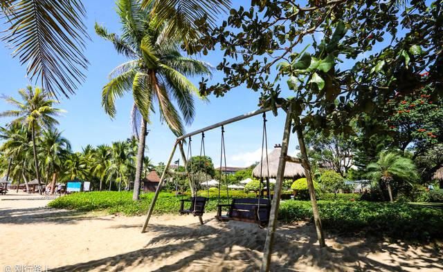 赶在冬天前来三亚，整片海滩都是你一个人的