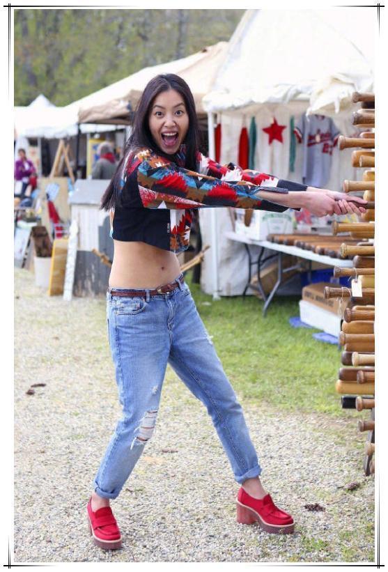 刘雯才是最大的“照骗”？未修图暴露水桶腰，网友：这也太假了吧