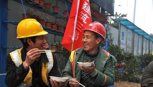  #自建房#在农村老家宅基地上自建房，施工工程超期了怎么办？能