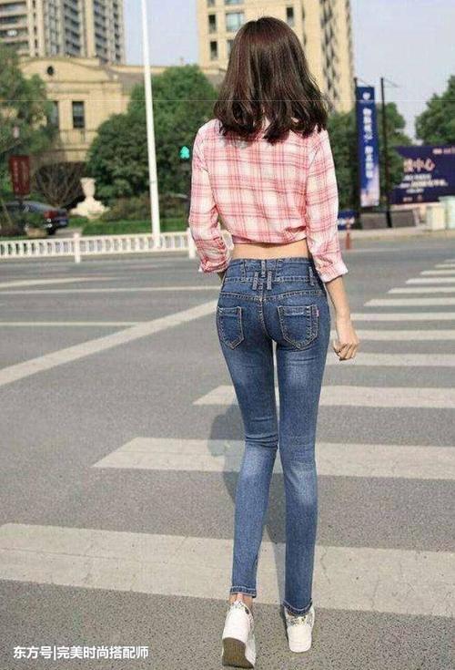 紧身裤丰富造型，显曼妙身材迷人好风姿，随性不乏大气